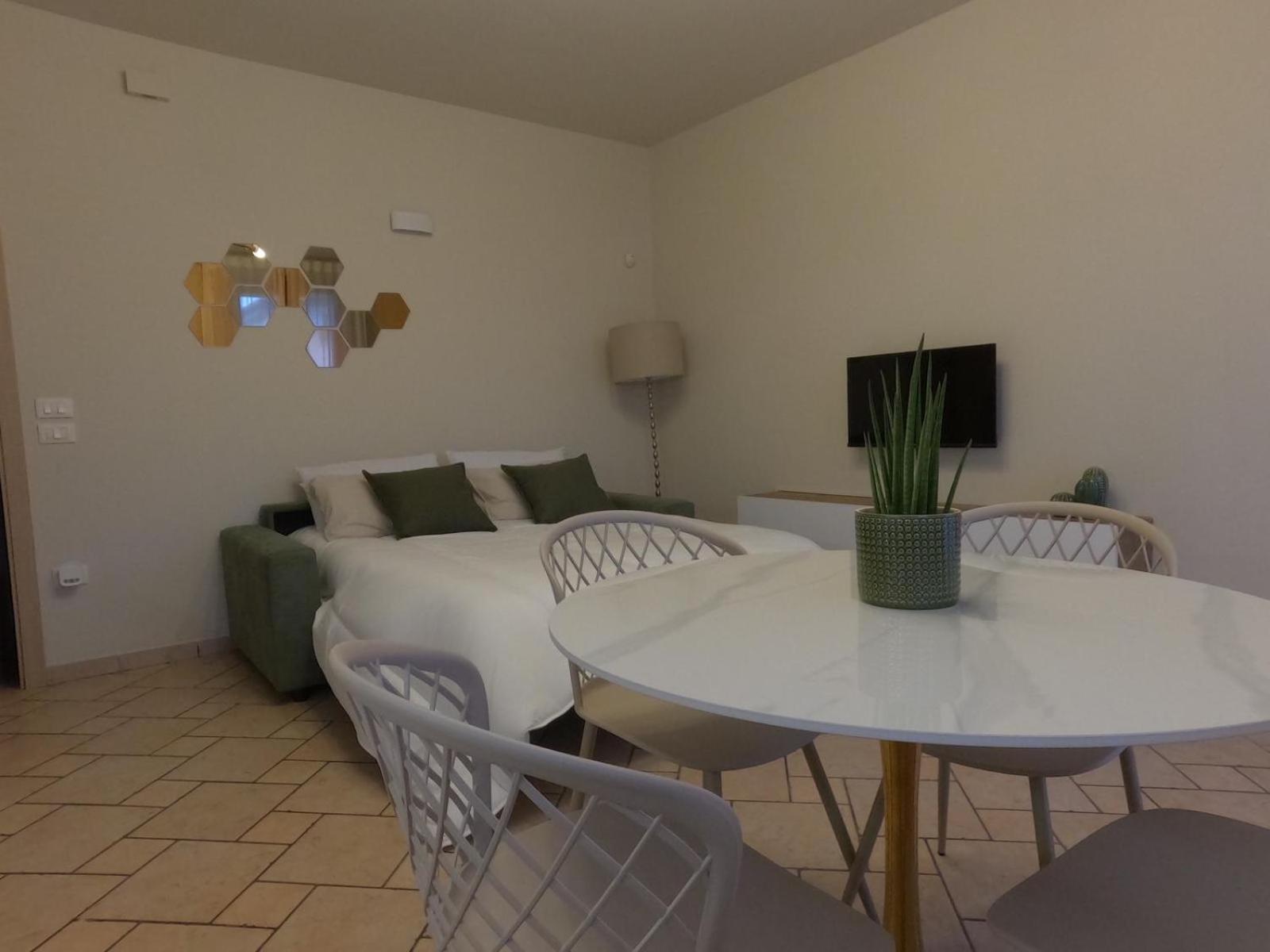 Hoya Apartment シルミオーネ エクステリア 写真